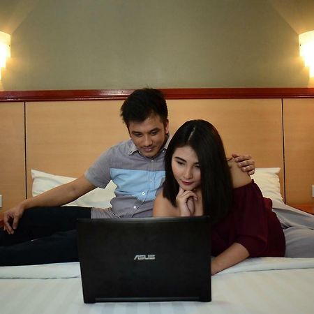 Bsa Tower Serviced Residences Makati City Екстериор снимка