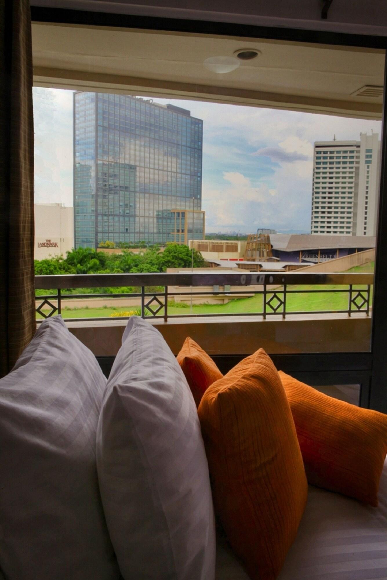 Bsa Tower Serviced Residences Makati City Екстериор снимка