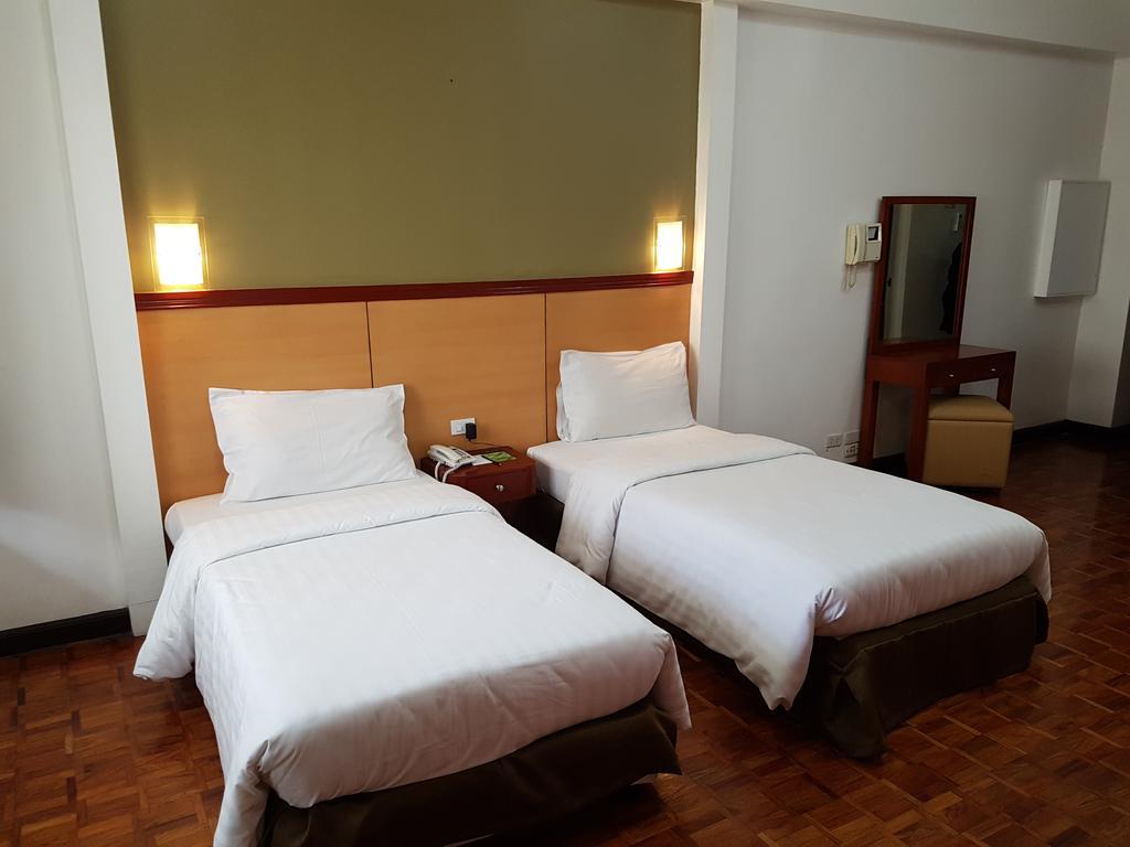 Bsa Tower Serviced Residences Makati City Екстериор снимка